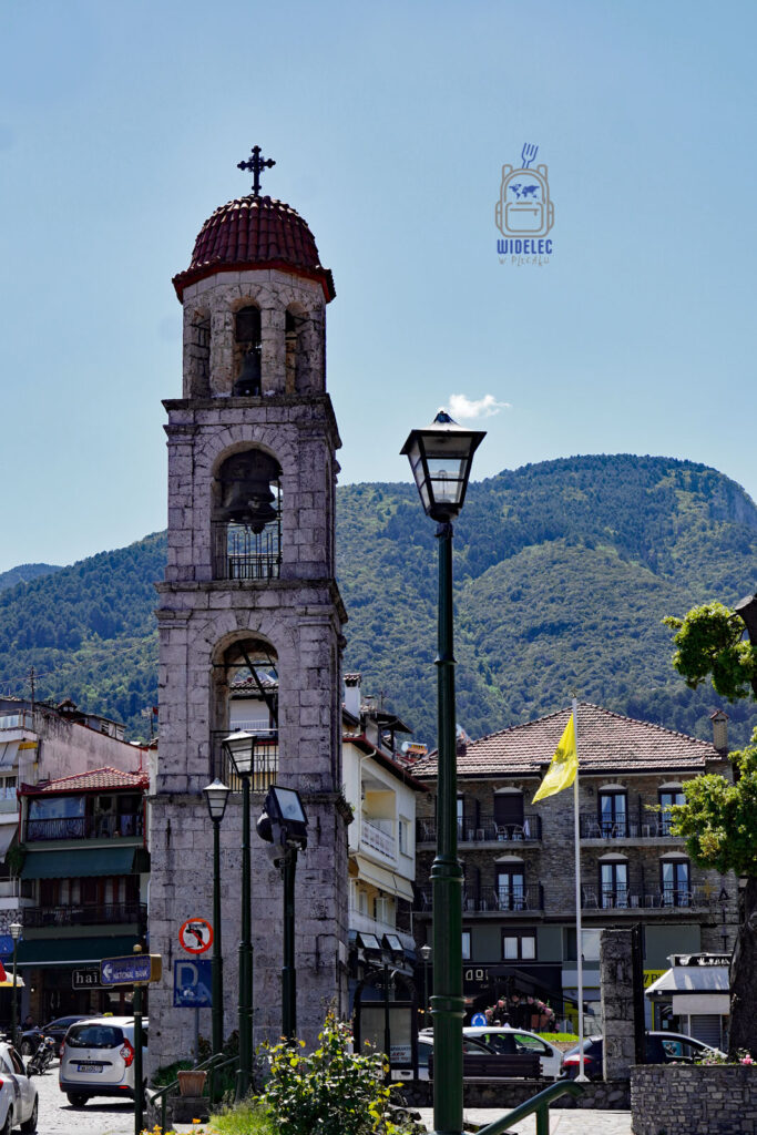 Dzwonnica w Litochoro – symboliczne wejście w świat Olimpu. Małe górskie miasteczko u stóp świętej góry łączy codzienność i mitologię. Widelec w Plecaku.