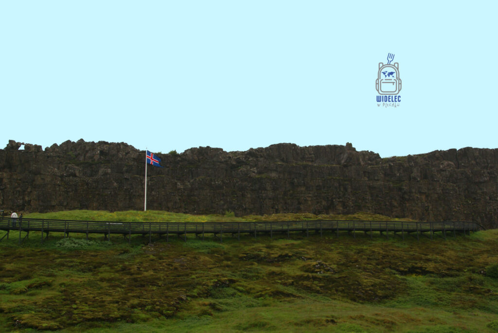 Þingvellir, Pingvellir, Park Narodowy Islandia, flaga Islandii, płyty tektoniczne, Golden Circle, podróże Islandia, widelecwplecaku.pl
