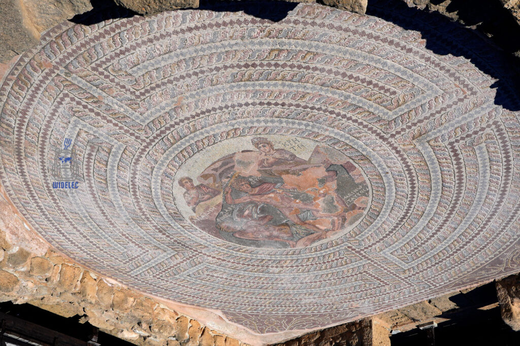 Cypr – wyspa dobrej pogody i dobrego humoru – antyczna mozaika podłogowa w Nea Pafos, rzymskie wille wpisane na listę UNESCO, detale sztuki i mitologii starożytnej, zachodni Cypr, podróże i kultura lokalna – widelecwplecaku.pl