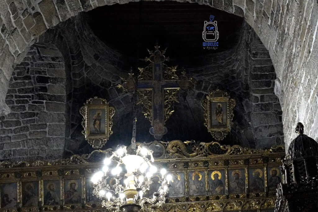 Wnętrze cerkwi św. Łazarza w Larnace na Cyprze – zabytkowy ikonostas i historia wyspy dobrej pogody i dobrego humoru, turystyka kulturowa – Cypr – wyspa dobrej pogody i dobrego humoru | widelecwplecaku.pl