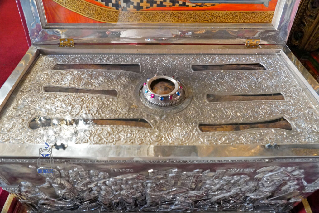 Relikwiarz św. Łazarza w cerkwi w Larnace na Cyprze – cenny zabytek religijny i historia wyspy dobrej pogody i dobrego humoru, turystyka kulturowa – Cypr – wyspa dobrej pogody i dobrego humoru | widelecwplecaku.pl