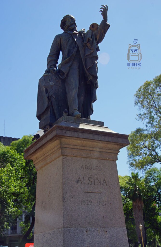 Pomnik Adolfo Alsiny w centrum Buenos Aires przy Plaza de Mayo, Argentyna, widelecwplecaku
