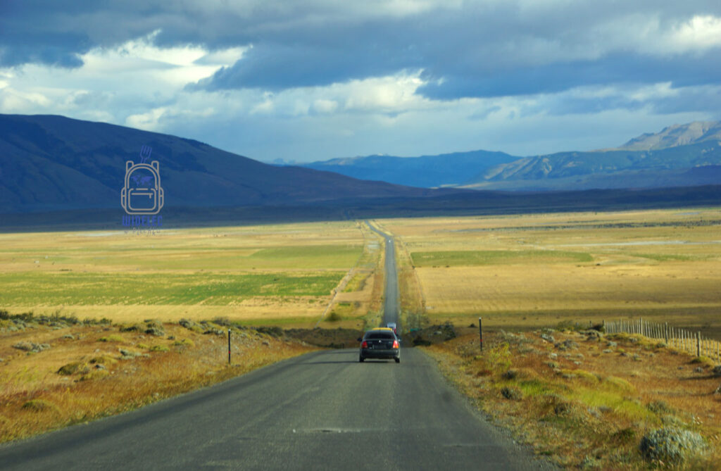 Ruta 40 przecinająca bezkresne krajobrazy Patagonii w Argentynie, jedna z najbardziej legendarnych dróg Ameryki Południowej, Argentyna, widelecwplecaku