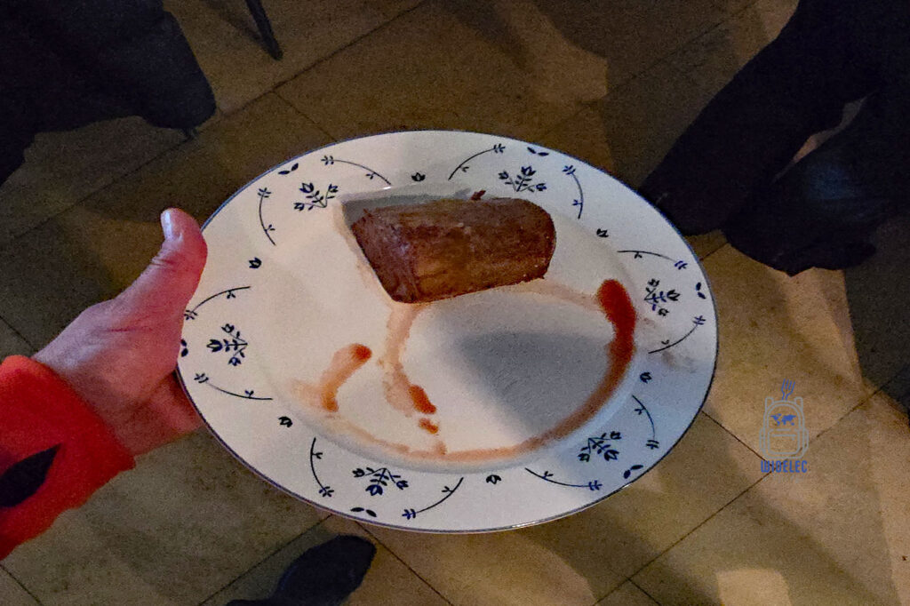 Stek serwowany w restauracji Huset Bistro.